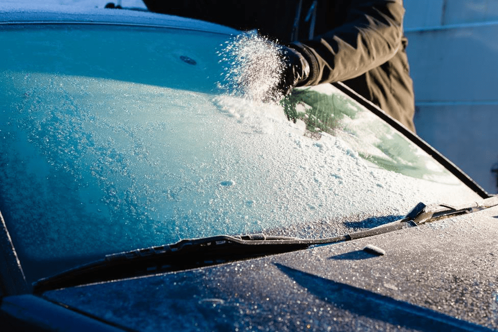 Featured image for “Dos and Don’ts of De-Icing Your Windshield”
