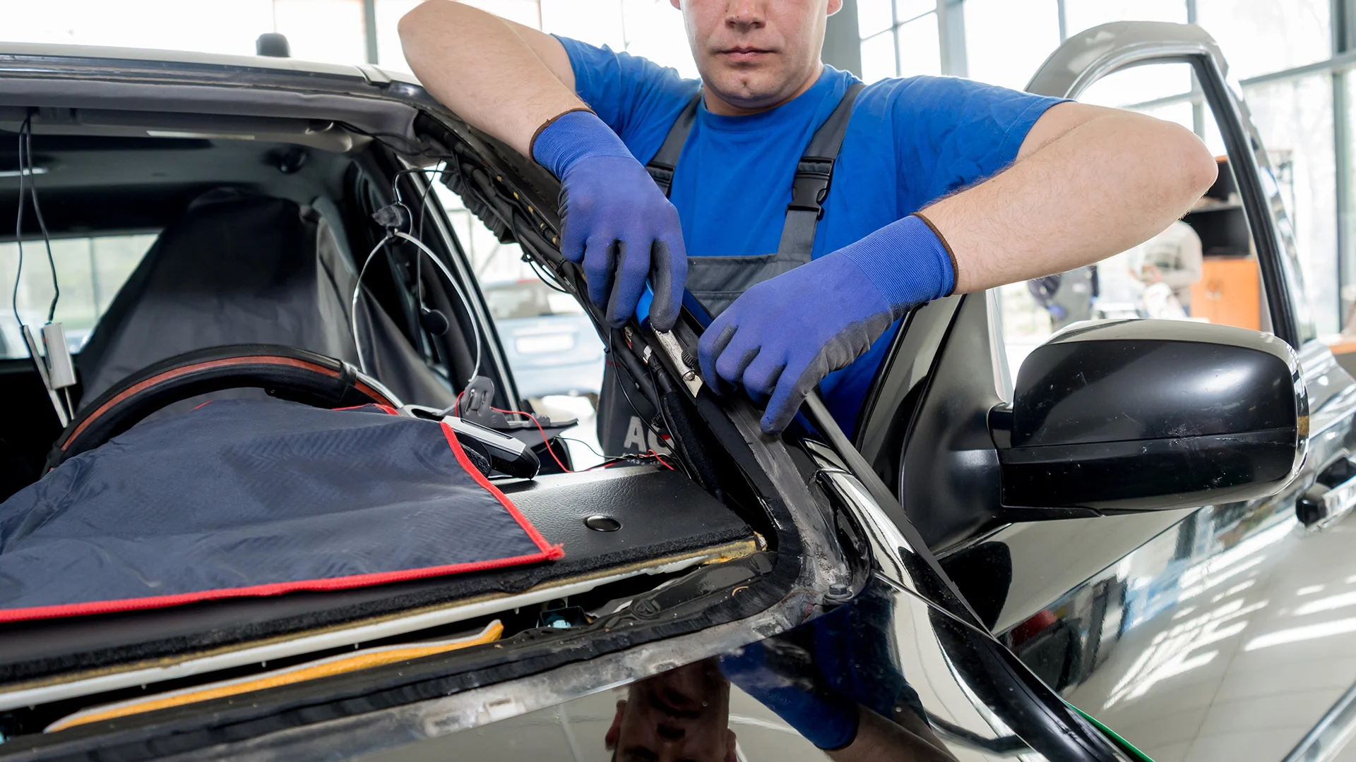 Automobile special workers remove old windscreen