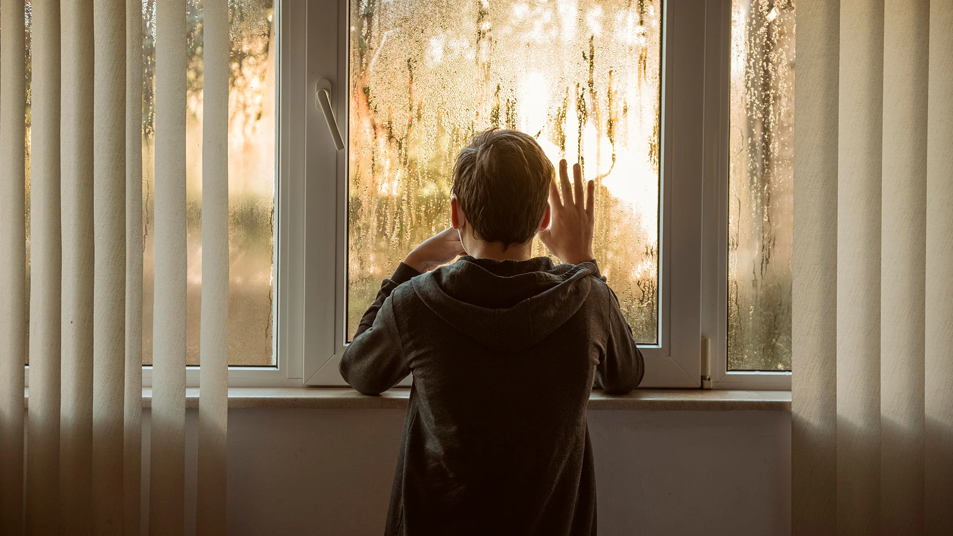 Featured image for “Struggling with Foggy Windows in Kansas City? Here’s How to Clean Cloudy Double-Pane Windows”
